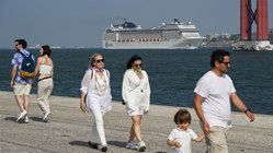 Cruise tipping charges are 'out of control,' say passengers as companies tout 'exceptional service' Sydney Private Schools