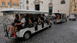 Major city eyes crackdown on golf cart tours as furious locals push back Sydney Private Schools
