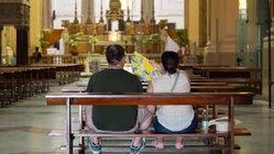 Tourist's church clothing hack leaves travelers sharply divided over sacred-site etiquette Sydney Private Schools
