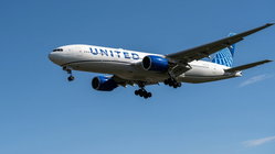 United flight from Chicago makes emergency landing after passenger's 'multiple attempts' to breach cockpit Sydney Private Schools